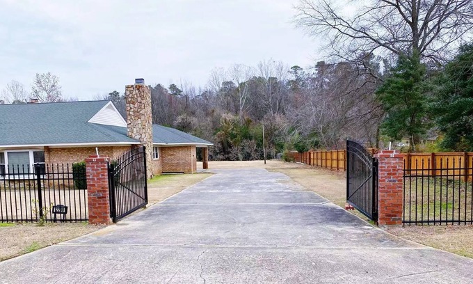 Summerville House | Elegant Home with Pool, Breakfast & Top Guest Rating