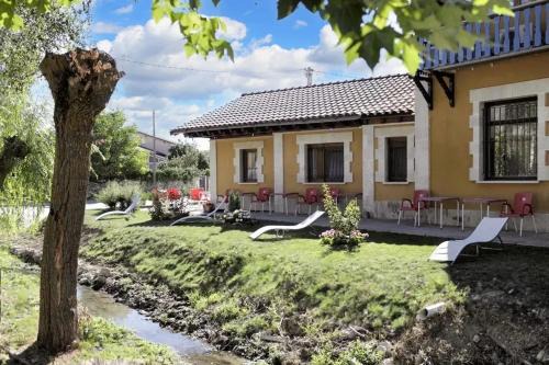 Cardenuela Riopico House | Modern House in Cardenuela Riopico - Pet and Child Friendly