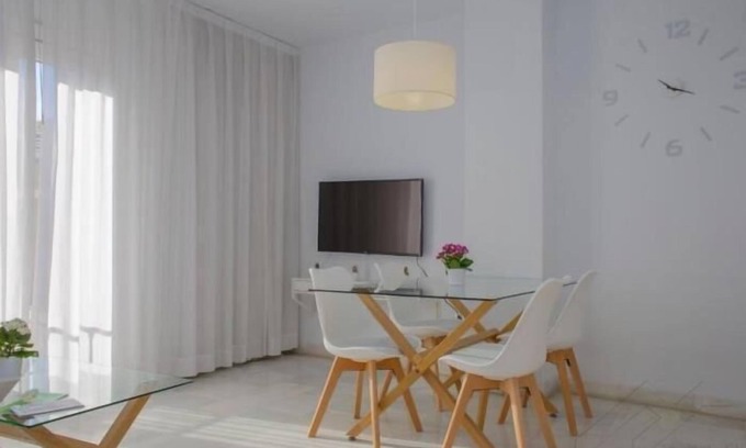 Centro - Sagrario Apartment | Modern Apartment with Free Parking in Central Granada