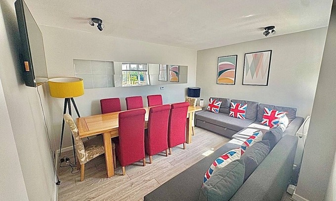 Eastcote and East Ruislip Apartment | Spacious and Modern Eastcote Apartment