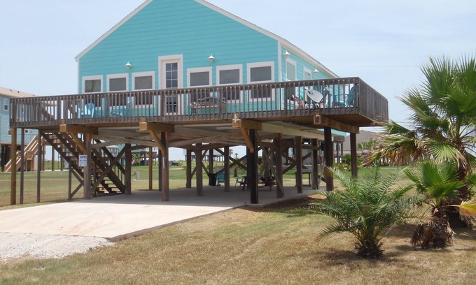 San Luis House | Beautiful Beach House with Ocean View & Golf Cart Rentals