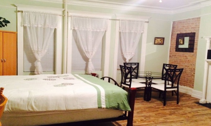 Harlem Hotel | Spacious Property with Kitchen Near Subway - Rated 8.6/10