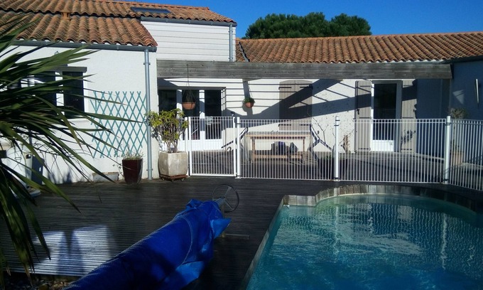 Angoulins House | Serene House with Heated Pool and Ocean Views in Angoulins