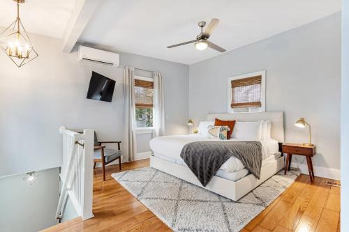 Westside Apartment | Quiet Getaway One Block from King Street for Your Stay