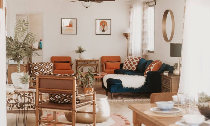 Twentynine Palms House | Stylish 4 BR Retreat with Hot Tub & Fire Pits near JTNP