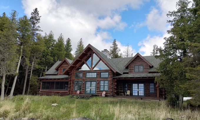 Cedarville House | Modern Log Home on Lake Huron - Guest Rated 10/10!