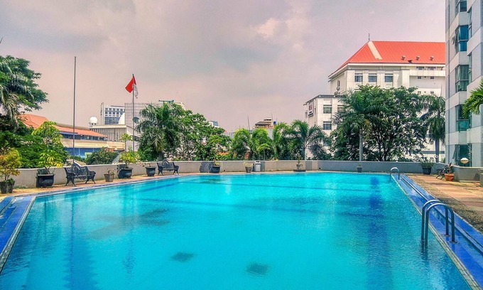 Gambir Apartment | Convenient 3BR Juanda Apartment with Pool and Kitchen