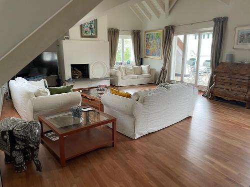 Hottingen Apartment | Stylish Apartment with Ocean Views in Zurich – 4-Star Gem
