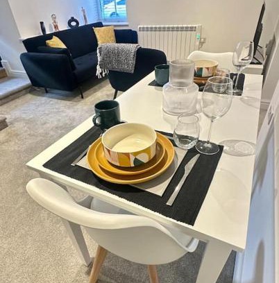 Trowbridge Apartment | Stylish Flat in Trowbridge, Wiltshire - Guest Rated 9.8/10