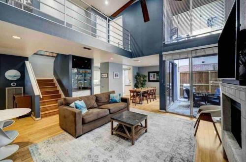 Houston House | Spacious and stylish home by the Galleria