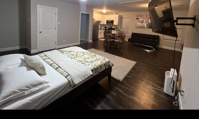 Spring Shadows House | Stylish Suite for Family Comfort and Fun!