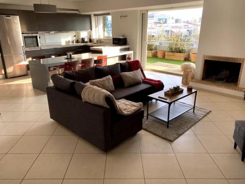 Khalandrion Apartment | Bright 3BR Apartment with Child-Friendly Amenities