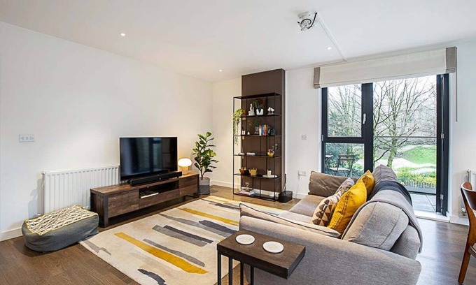 Haggerston Apartment | Trendy Shoreditch Flat with Spa and Family-Friendly Amenities