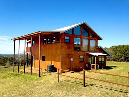Glen Rose House | Spacious and Unique Vacation Rental for Eight Guests near Glen Rose, Texas