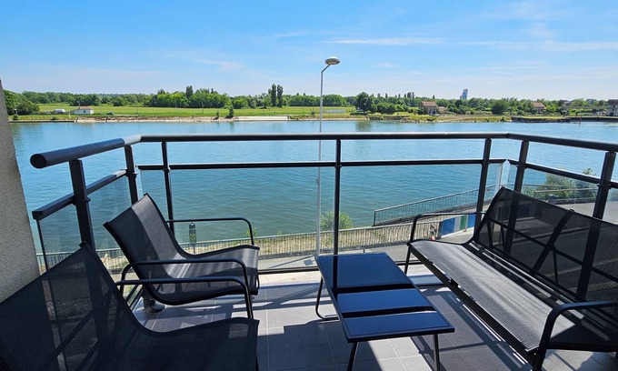 Ablon-sur-Seine Apartment | Spacious apartment. Overlooking the Seine, close to transport links.