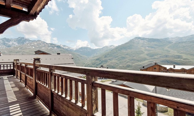 Reberty Apartment | Spacious Apartment with Fireplace in Les Menuires