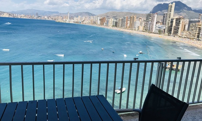 Benidorm Apartment | Beautiful Sea-View Apartment with Beach Access & Pool