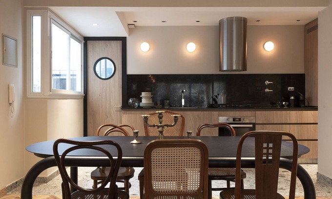 Recoleta Apartment | Charming Recoleta Apartment with Hot Tub & Beautiful Balcony