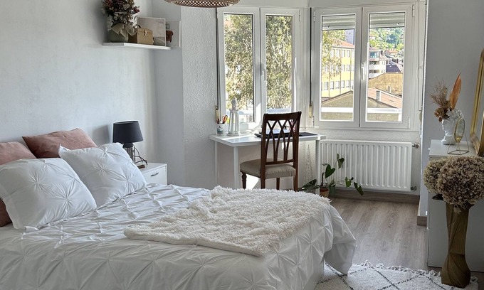 Las Campas y San Claudio Apartment | Convenient Apartment Near Monte Naranco and City Center