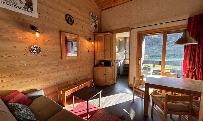 Meribel-Mottaret Apartment | Cozy Apartment Méribel for 6 with Child-Friendly Amenities