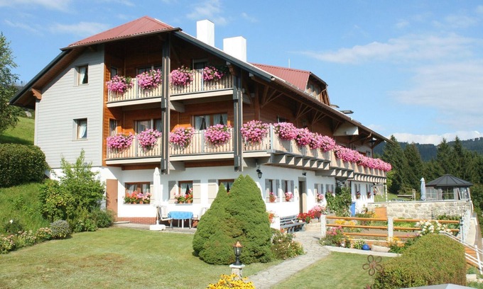 Neureichenau House | spacious apartment for 4 people with balcony and panoramic view
