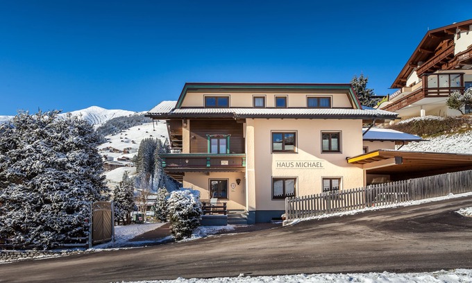Vorderlanersbach Apartment | Sunlit Central Apartment with Kitchen & Breakfast Included
