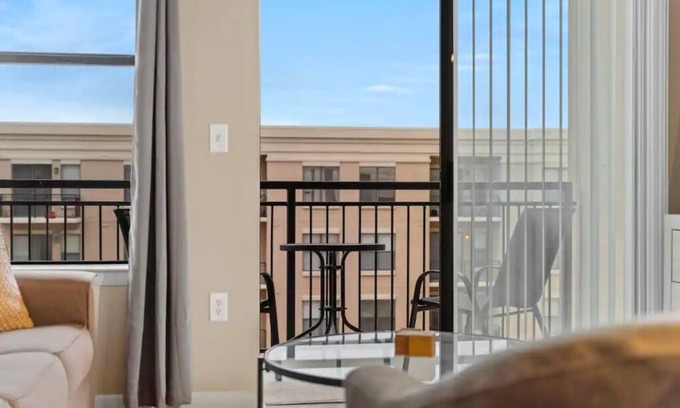 Cityplace Apartment | Inviting Apartment in Uptown Dallas with Pool & Breakfast