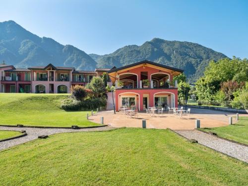 Crone Apartment | Beautiful Idro Apartment with Shared Pool and 9.5 Rating