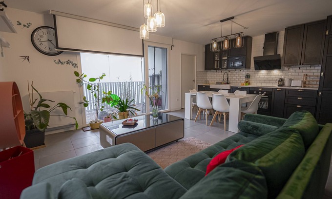 Ginko Apartment | Beachside Apartment with Kitchen & Breakfast Included