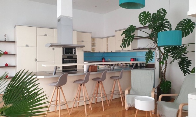 Favoriten Apartment | Spacious apartment near city center for 8 guests