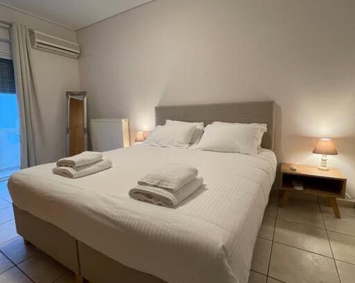 Kalathas Apartment | Ideal 3-Bedroom Apartment Steps from the Sea - Guest Rated 10