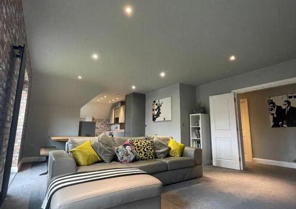 Solihull Apartment | Welcoming Apartment Near NEC BHX with Family-Friendly Perks