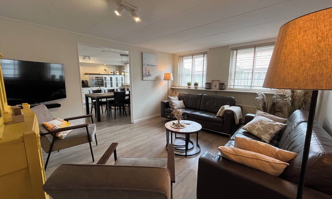 Baaiduinen Apartment | Ground Floor Apartment with Sunny Terrace & Ocean Views