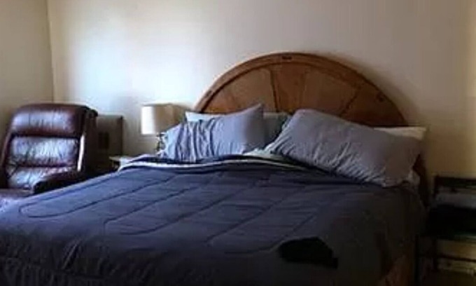 Lincoln Park Apartment | Updated Apartment in Quiet Lincoln Park Near Downtown