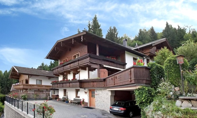 Gerlosbergeben Apartment | Stunning Apartment with Magnificent Views & Kitchen Amenities