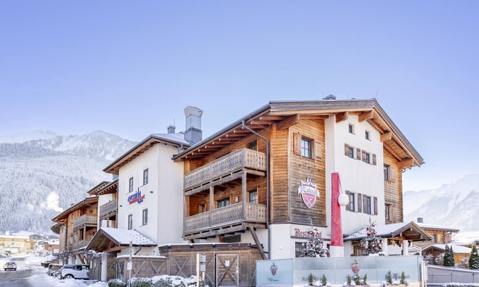 Kaprun Apartment | Modern Apartment with Wellness Amenities in City Center