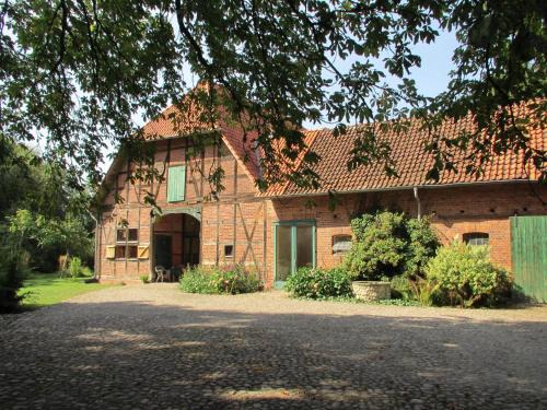Hohnebostel House | Cozy Apartment on the Edge of Lüneburg with Fireplace