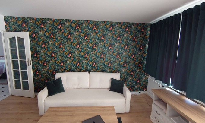 Chylonia Apartment | Scenic Apartment with Child-Friendly Amenities to Enjoy