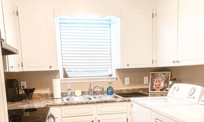 Atmore Apartment | Private Entrance Apartment with Breakfast & Parking Access