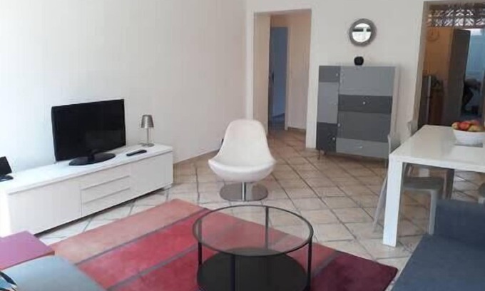Cimiez Apartment | Modern Apartment with Kitchen & Wifi Near the Port