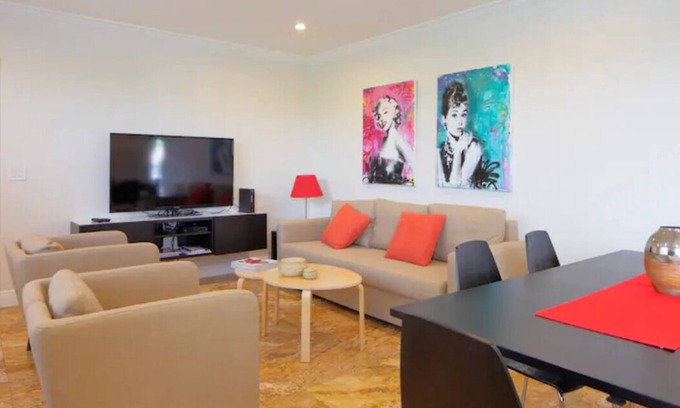 Hollywood South Central Beach Apartment | Oceanfront Apartment with Pool and Ocean View in Miami