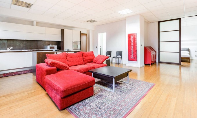 La Fontana Apartment | Spacious APT just 250m from "Zara" M3 stop!