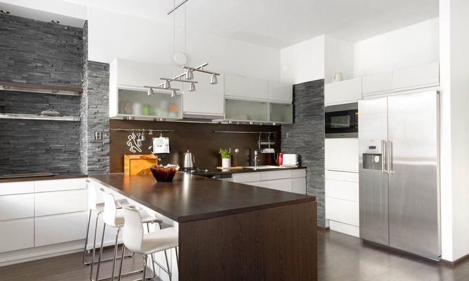 Punavuori Apartment | Idyllic Retreat with Kitchen in a Peaceful Courtyard