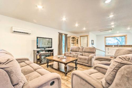 Russellville Apartment | Scenic Apartment Overlooking AR River with Wheelchair Access