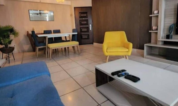 Parque Lefevre Apartment | Comfortable 3-Bedroom Apartment with Pool in Vía España