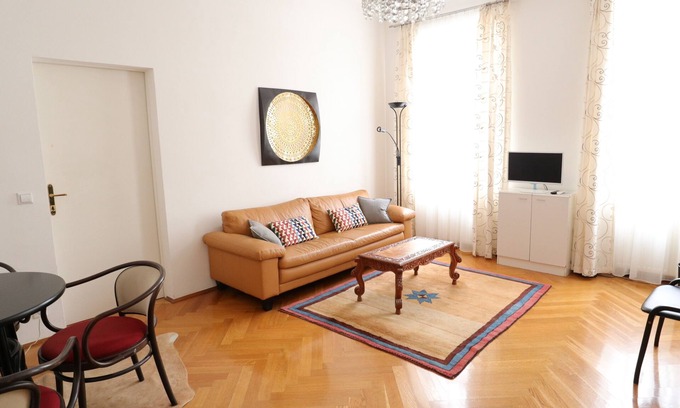 Rudolfsheim-Funfhaus Apartment | Elegant Art Nouveau Apartment Near Schönbrunn's Subway