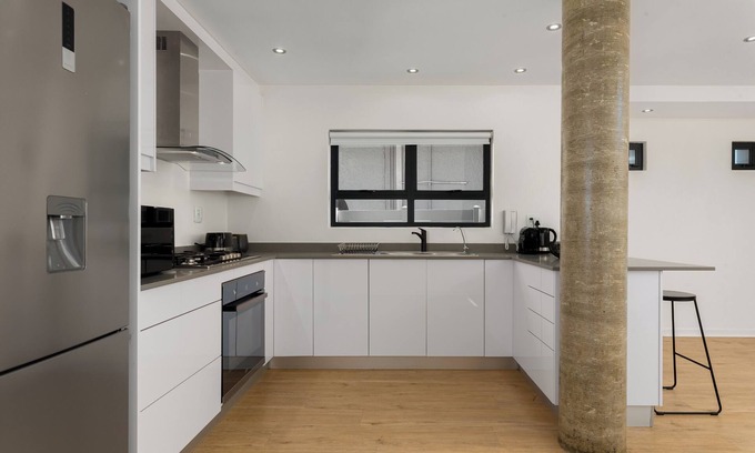 Flora Park Apartment | Cozy Bantry Bay Retreat with Ocean Views and Breakfast
