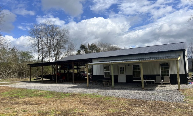 Joppa House | Guest Rated 9.8: Scenic Barndominium Near Guntersville