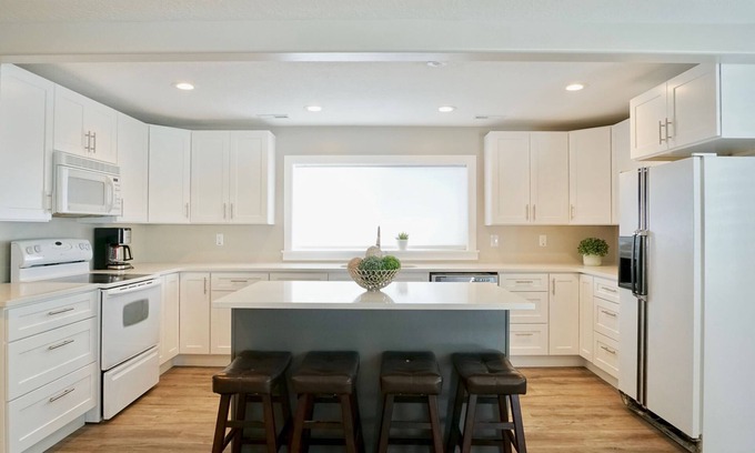 Saratoga Springs Apartment | Inviting Basement Apartment with Kitchen and Separate Entrance
