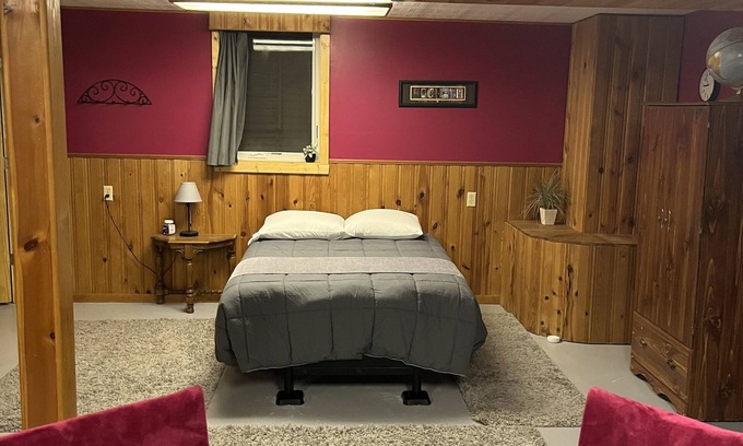Greenfield House | Guest Rated 10/10: Ideal Basement Suite with Hot Tub